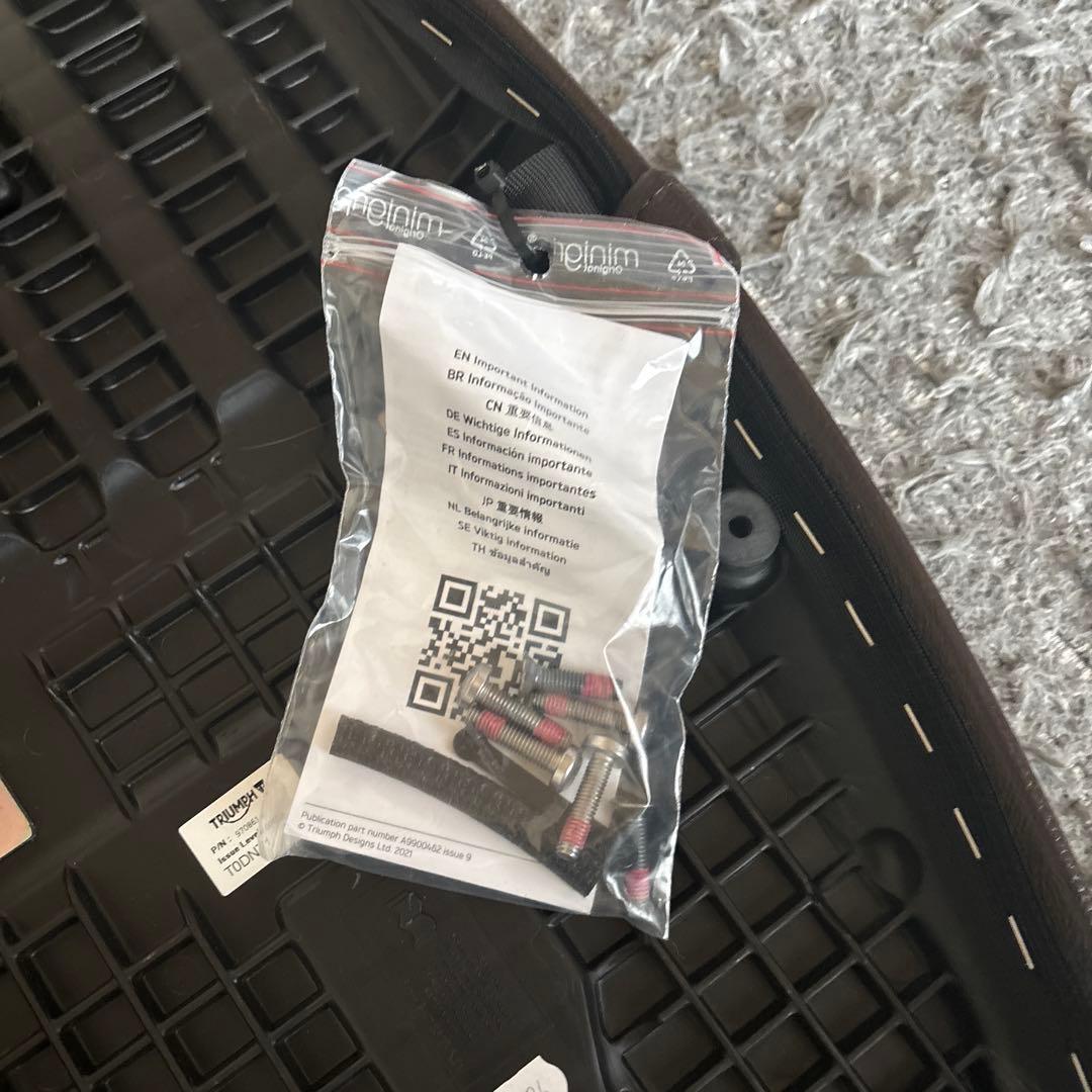 TRIUMPH ベンチシート　キルティングシート ブラウン　A9708614