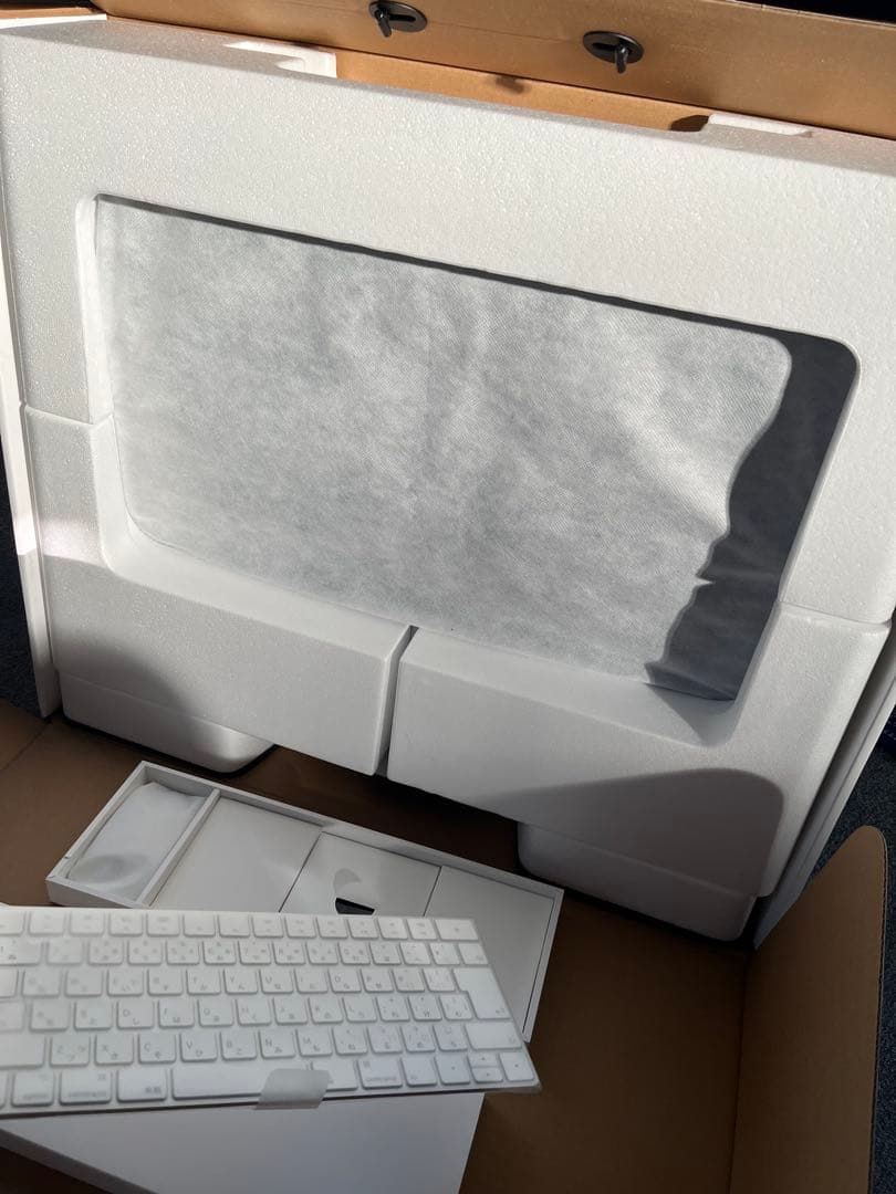 Apple iMac 21.5インチ本体 + キーボード + マウス