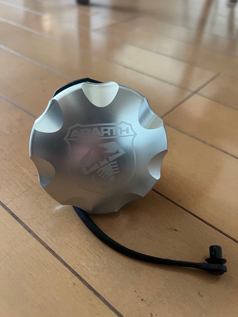 アバルト595 アルミ給油キャップ