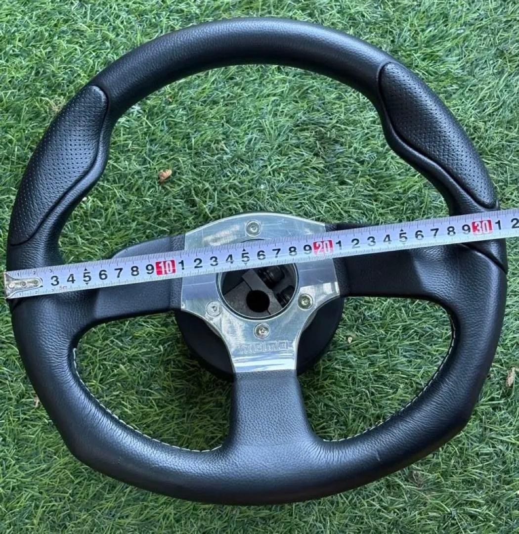 momoレザーステアリング