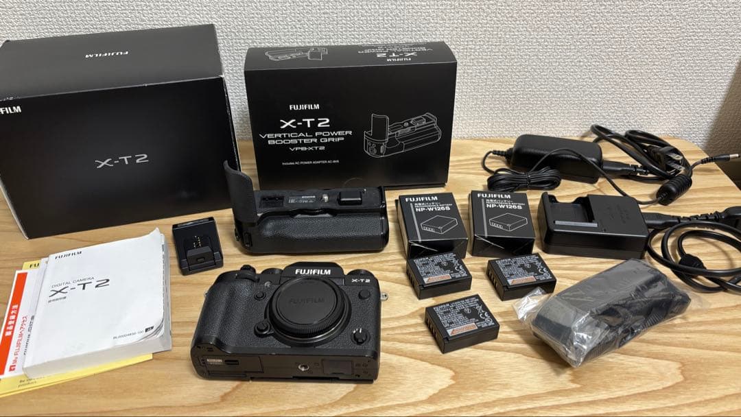 【良品】FUJIFILM X-T2 本体 バッテリー3個　縦グリップ