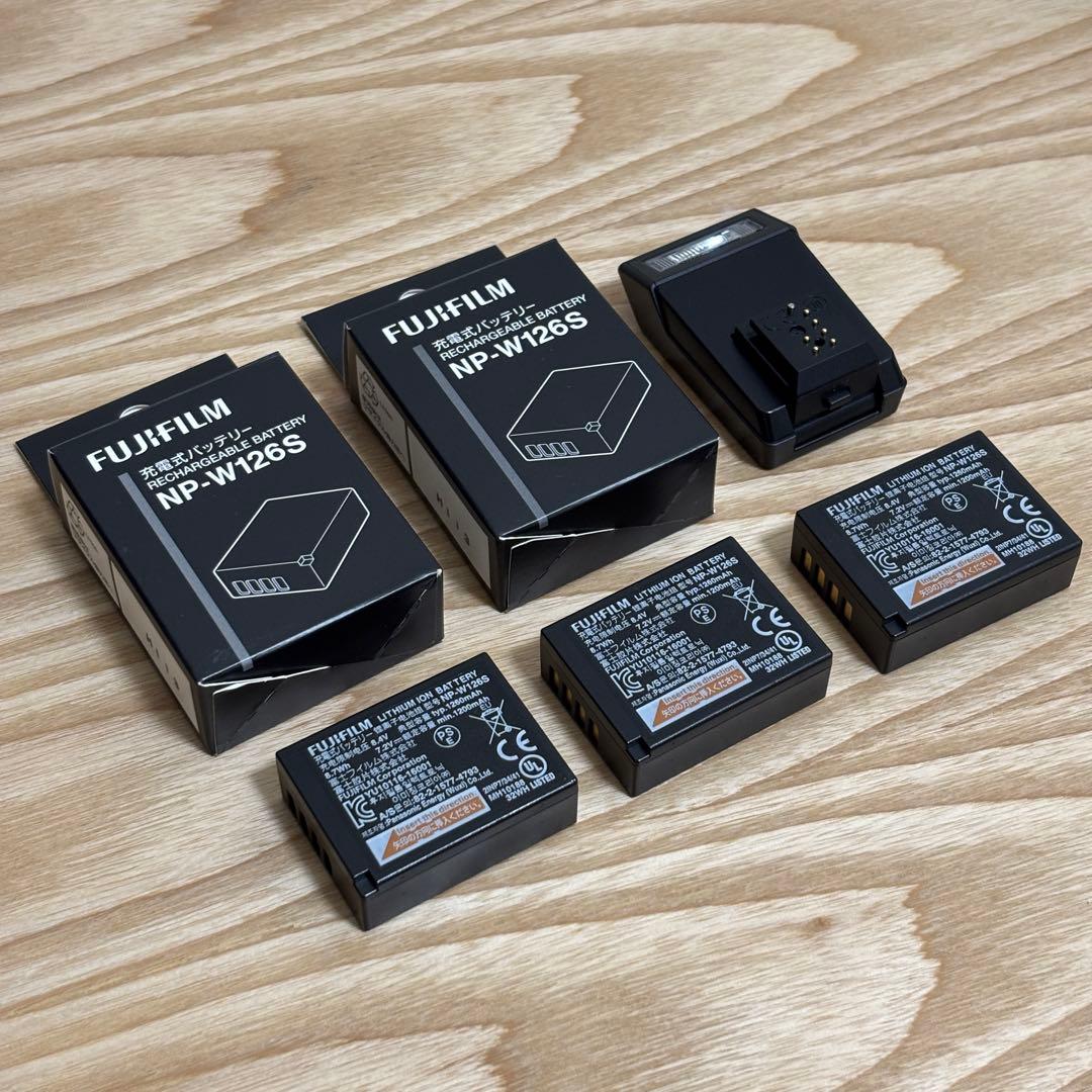【良品】FUJIFILM X-T2 本体 バッテリー3個　縦グリップ