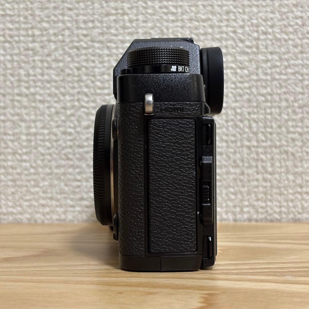 【良品】FUJIFILM X-T2 本体 バッテリー3個　縦グリップ