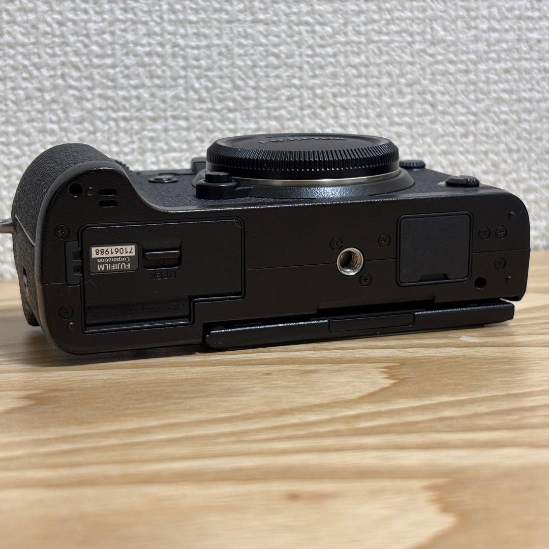【良品】FUJIFILM X-T2 本体 バッテリー3個　縦グリップ