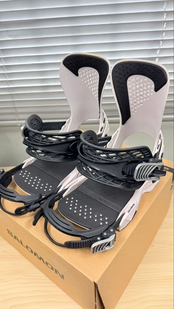 スノーボード SALOMON HOLOGRAM M SIZE