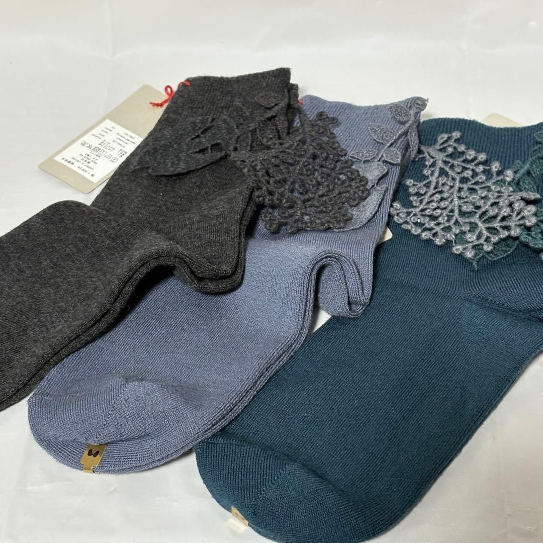 未使用ミナペルホネン “forest parade”のモチーフが揺れるソックス