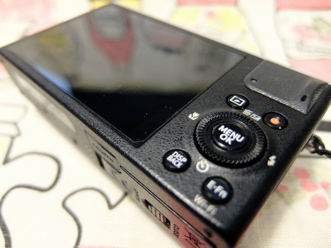 富士フイルム FUJIFILM XQ2 シルバー 中古品 箱付き