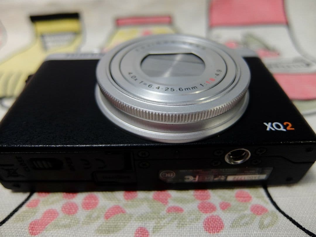 富士フイルム FUJIFILM XQ2 シルバー 中古品 箱付き