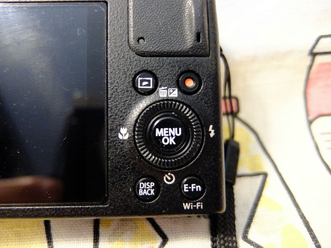 富士フイルム FUJIFILM XQ2 シルバー 中古品 箱付き