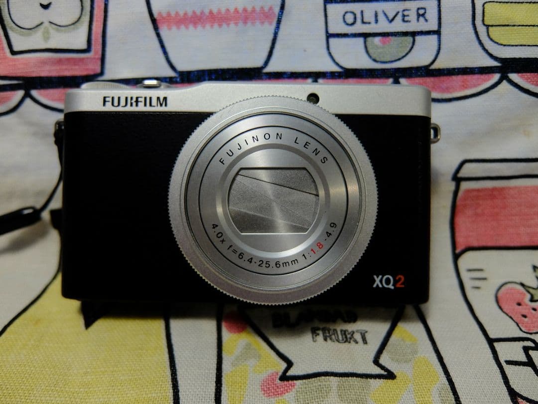富士フイルム FUJIFILM XQ2 シルバー 中古品 箱付き