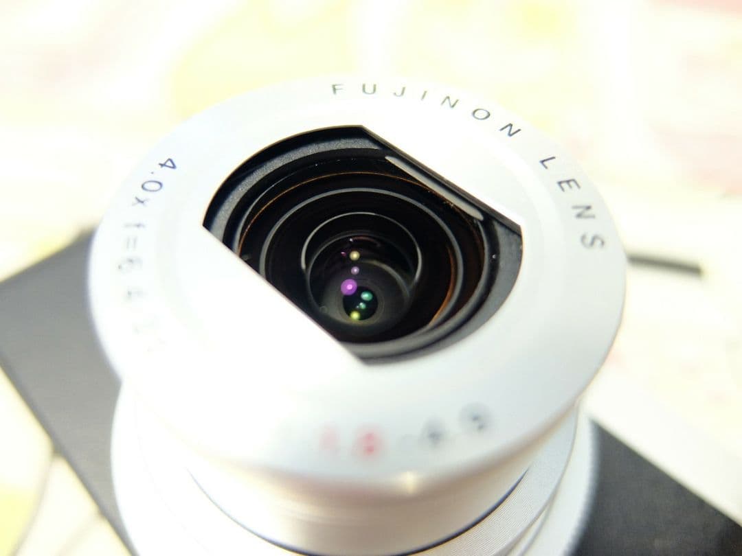 富士フイルム FUJIFILM XQ2 シルバー 中古品 箱付き