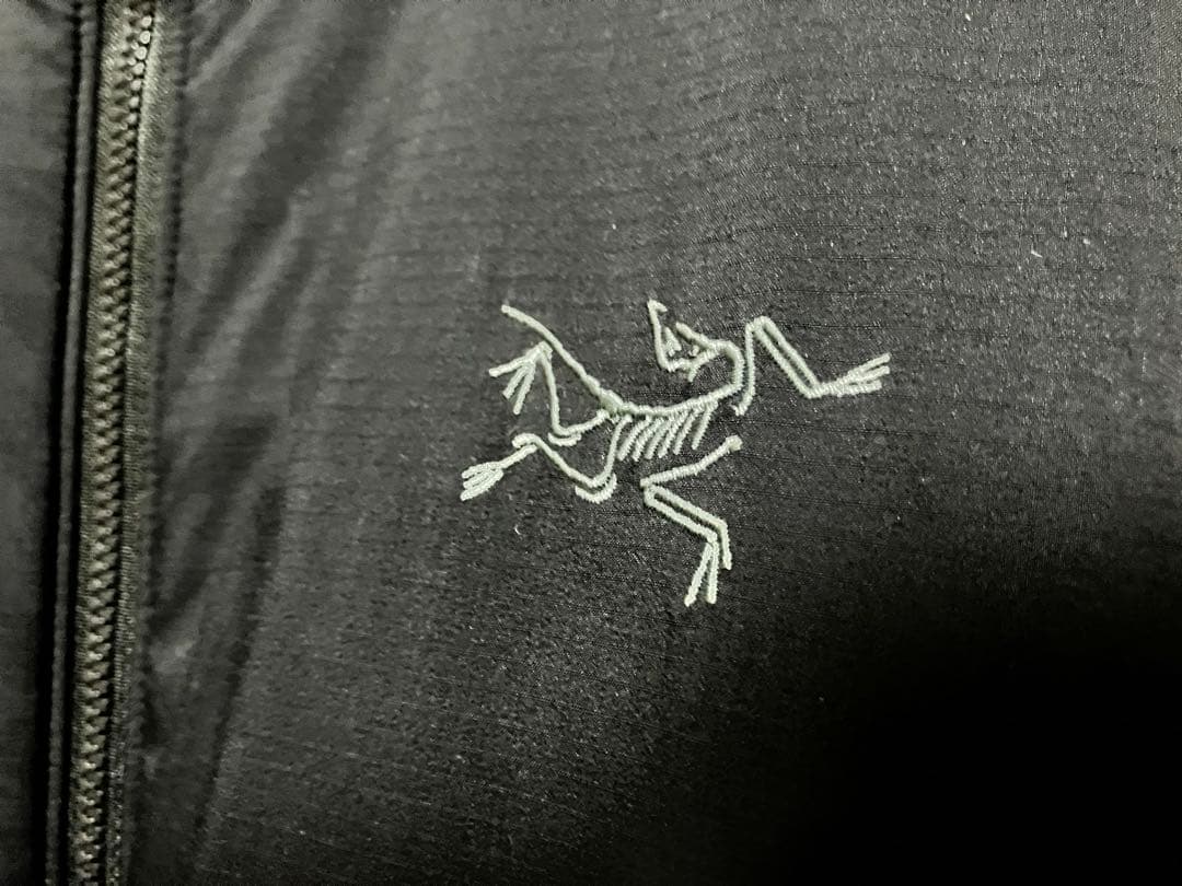 【美品】ARC’TERYX アトムヘビーウェイトジャケット ブラック Mサイズ