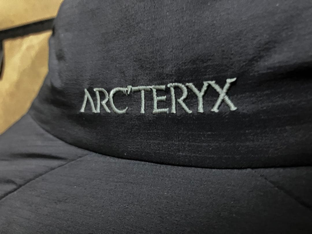 【美品】ARC’TERYX アトムヘビーウェイトジャケット ブラック Mサイズ