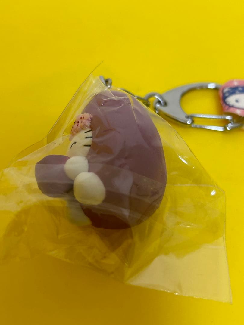 d*7様 ご当地　ハローキティ 鹿児島限定 マスコットキーホルダー　紫芋　さつま