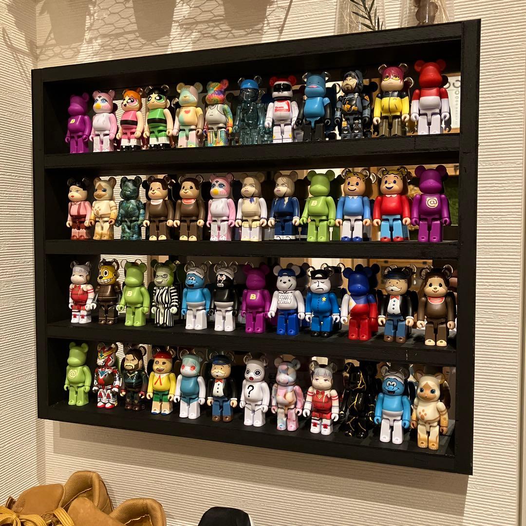 まつまつ　BE@RBRICK100％　48体収納ケース　扉付　ベアブリック