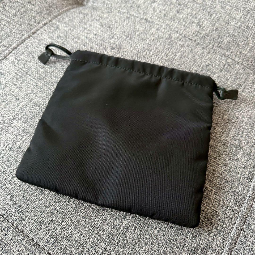 新品未使用 PRADA ポーチ 巾着 小物入れ ロゴ プレート