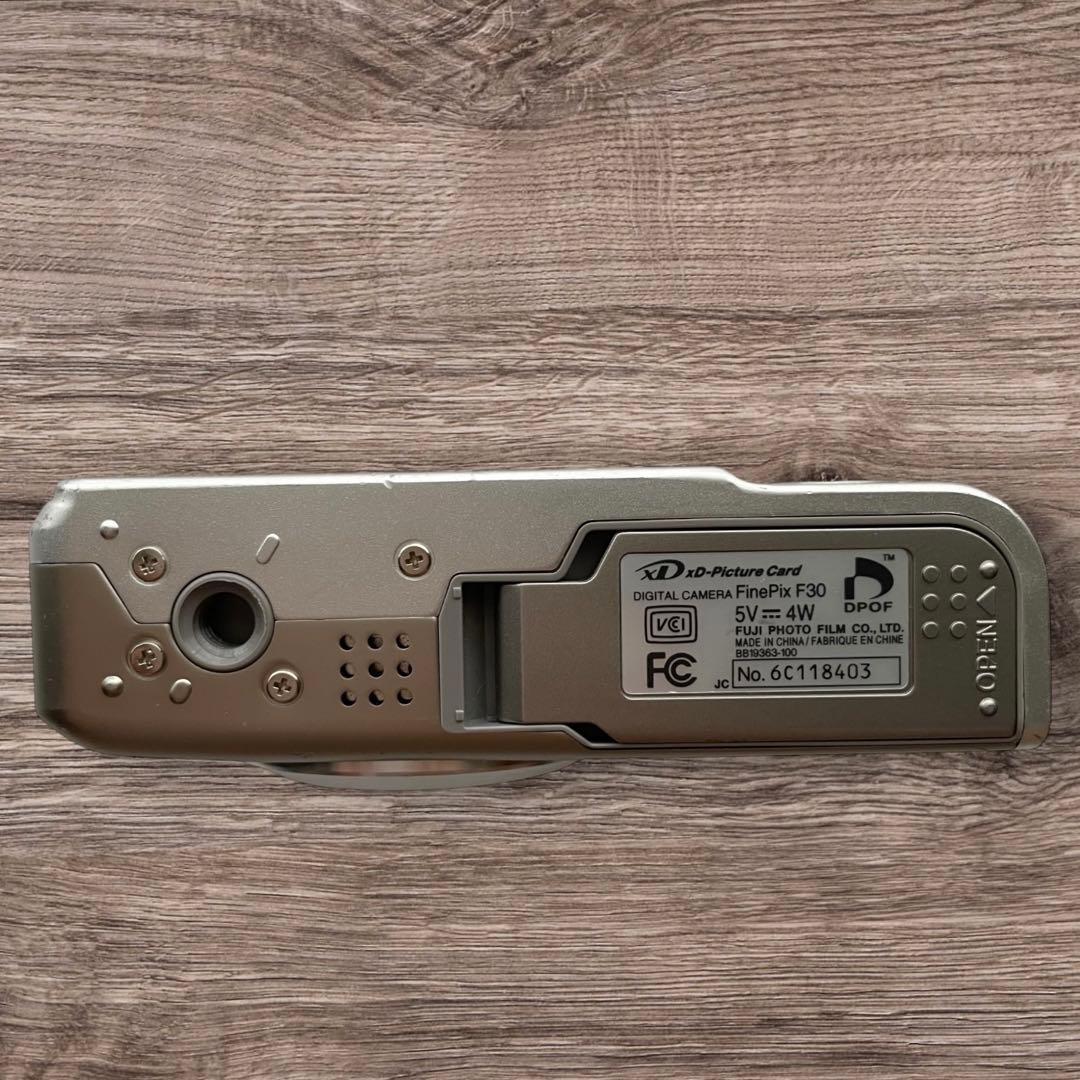 動作確認済 FINEPIX F30 充電器付 富士フイルム コンデジ