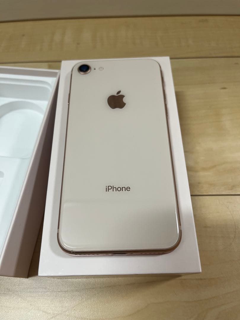 Apple iPhone 8 ゴールド 本体　64GB