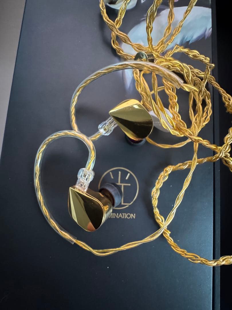 水月雨(MOONDROP) Illumination 光 / 秋月4.4mm