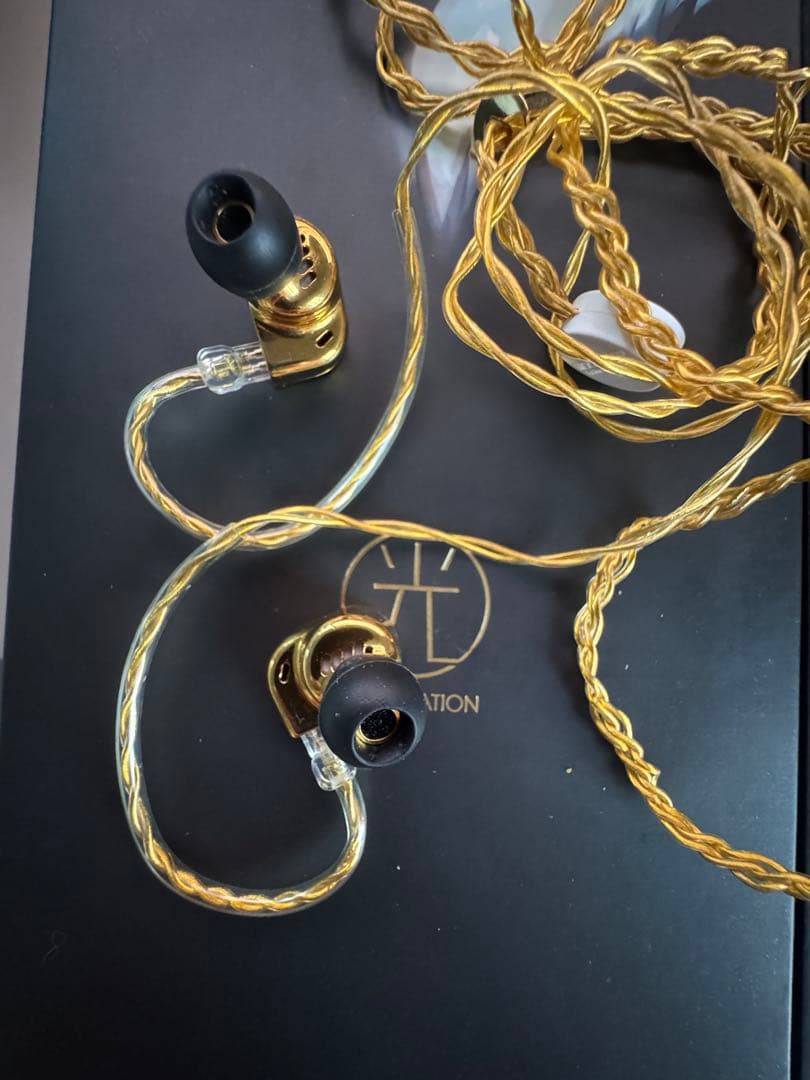 水月雨(MOONDROP) Illumination 光 / 秋月4.4mm