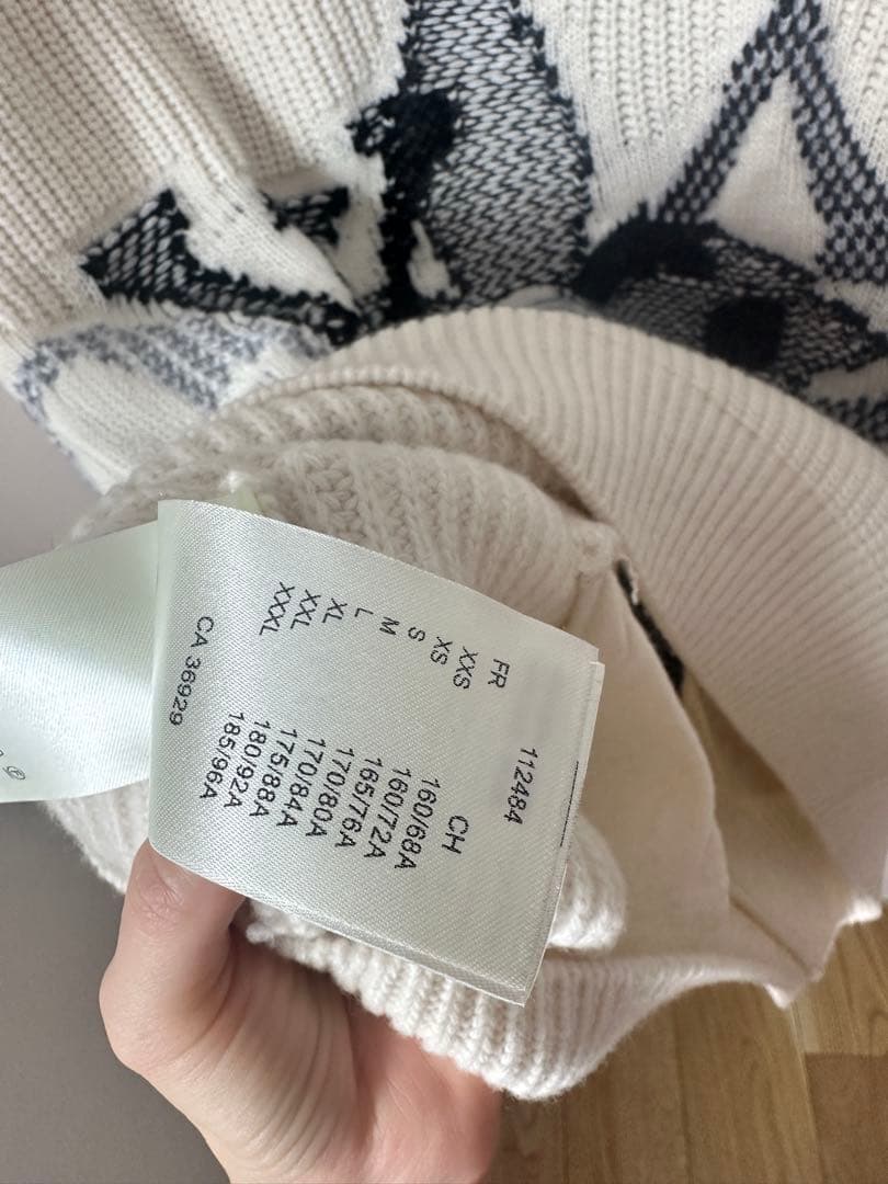 LOUIS VUITTON アイボリー ニットカーディガン グラフィックデザイン