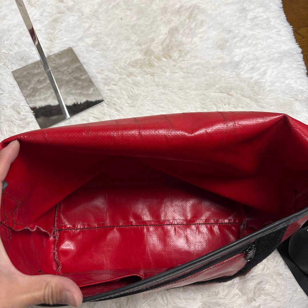 フライターグ　メッセンジャーバッグ　赤