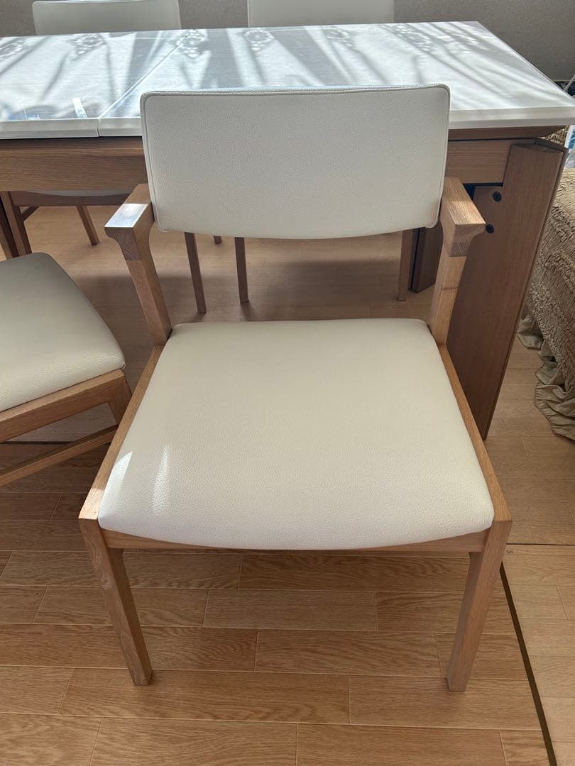 【なっち様⭐︎専用】ダイニングテーブル椅子4脚