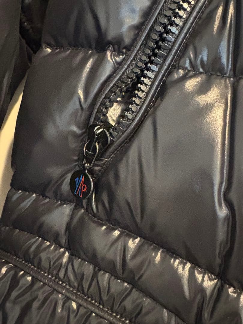 MONCLER ブラック ロングダウンジャケット ファー付き