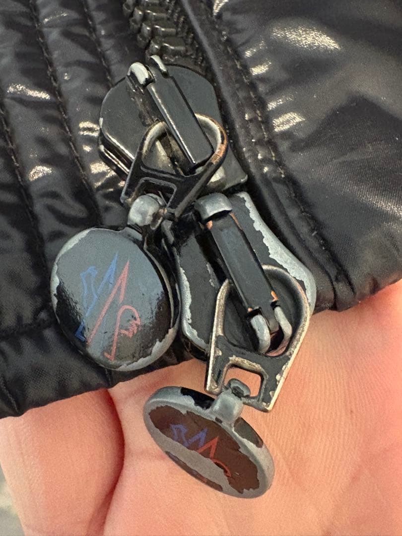 MONCLER ブラック ロングダウンジャケット ファー付き