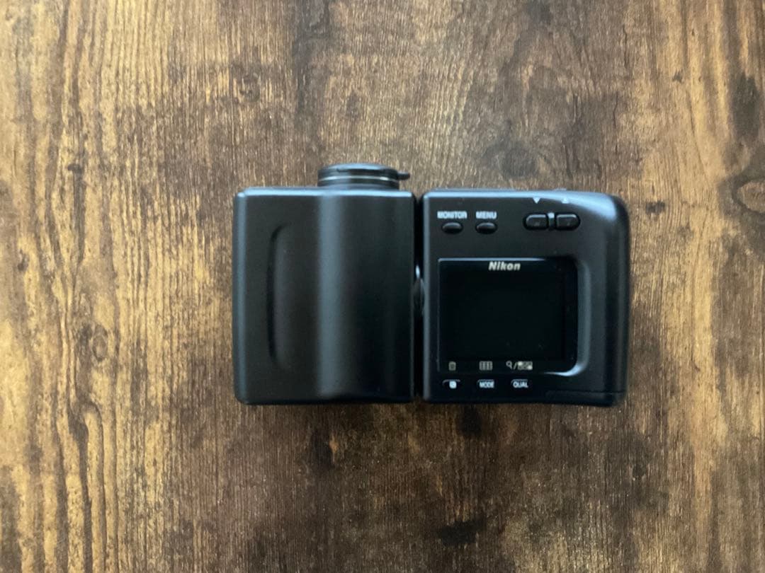 NikonニコンCOOLPIX 950 美品　(箱・書類全て有り)