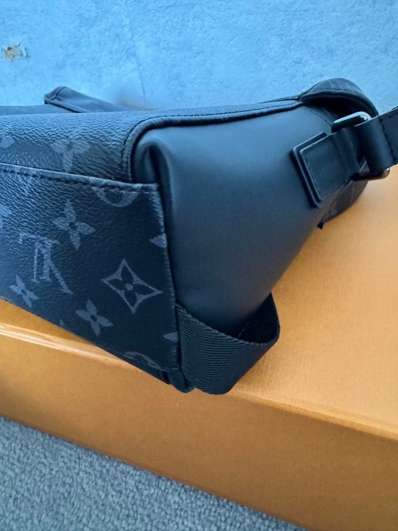 極美品 ルイヴィトン　メッセンジャーヴォワヤージュPM ブラック