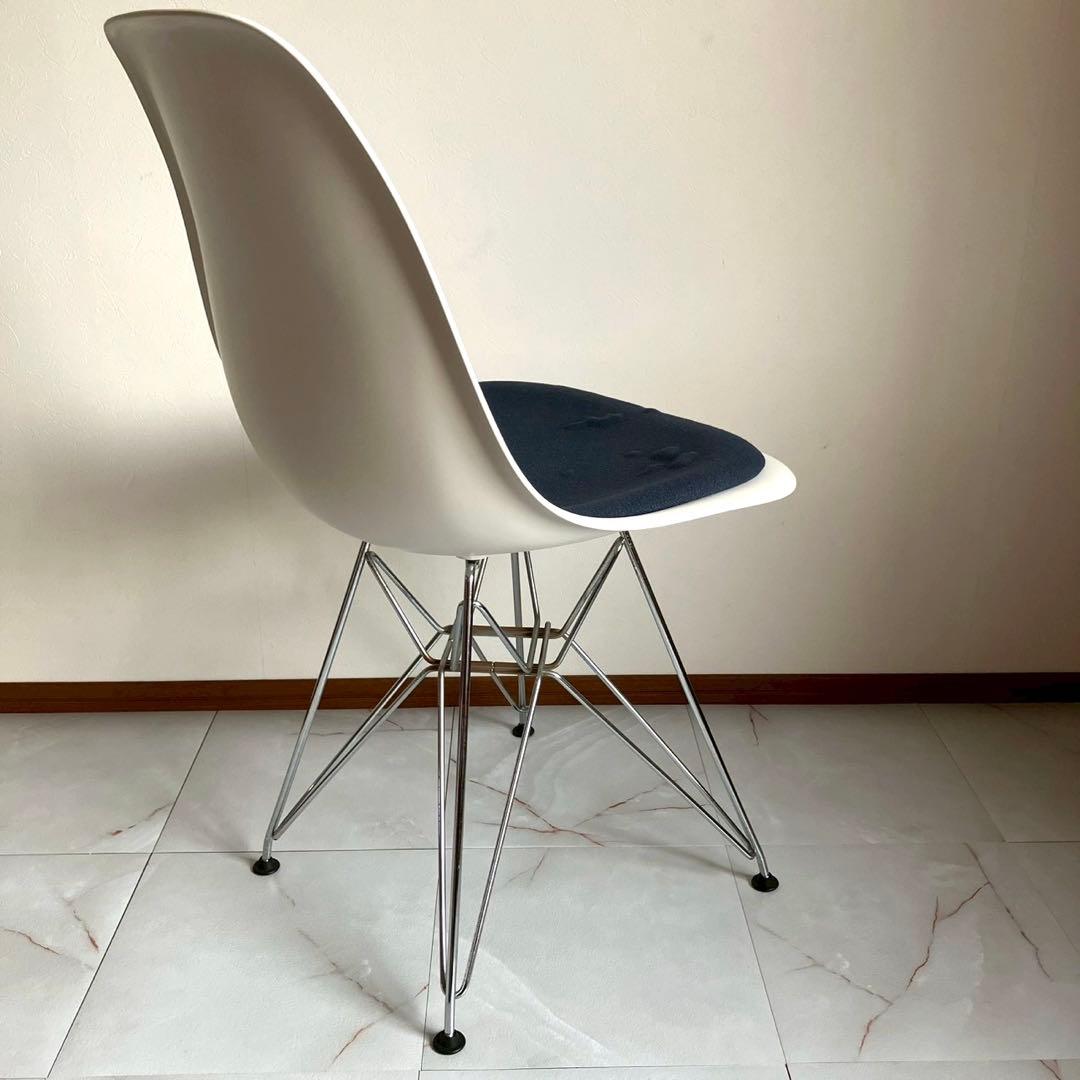 イームズ サイドシェルチェア Vitra社