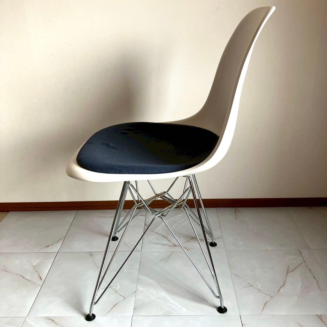 イームズ サイドシェルチェア Vitra社