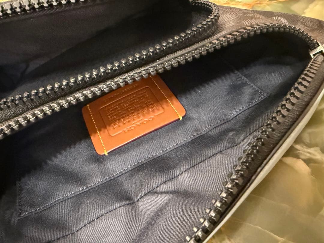 美品⚜️定価8.8万円 限定色 COACH コーチ ライトブルー ボディ バッグ