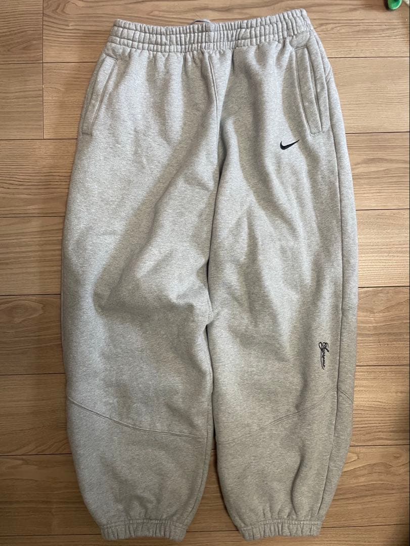パンツ Supreme Nike Sweatpant Heather Grey