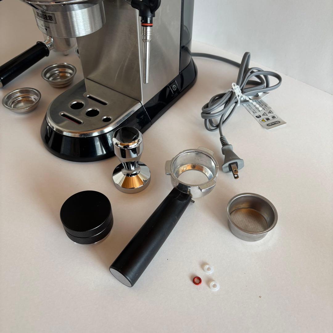 【迅速発送】デロンギ　デディカ　EC680　エスプレッソマシン　シルバー