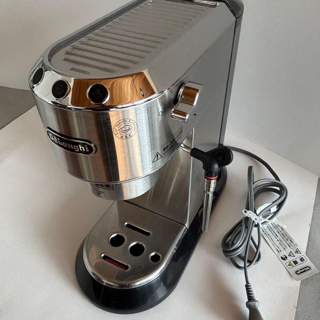 【迅速発送】デロンギ　デディカ　EC680　エスプレッソマシン　シルバー