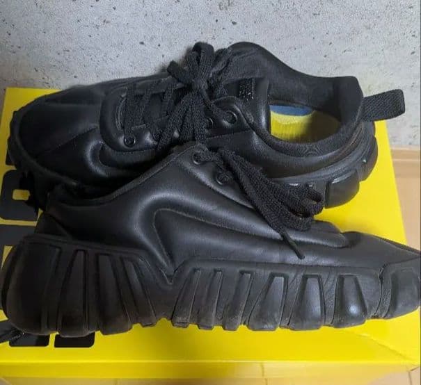 靴 Onitsuka Tiger DENTIGRE PUFF 2.0