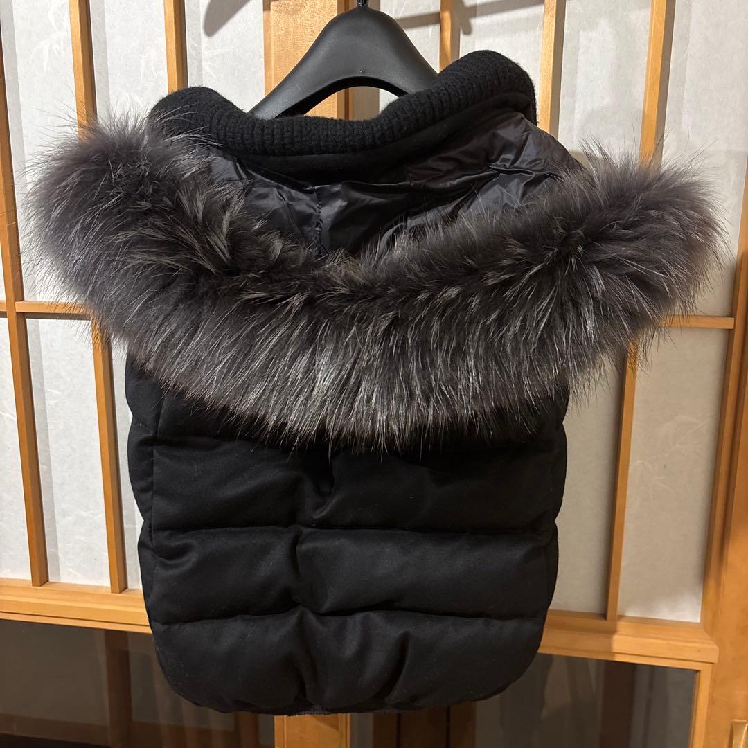 １６日まで値下げ！！ TATRAS ブラックダウンベスト ファー付き