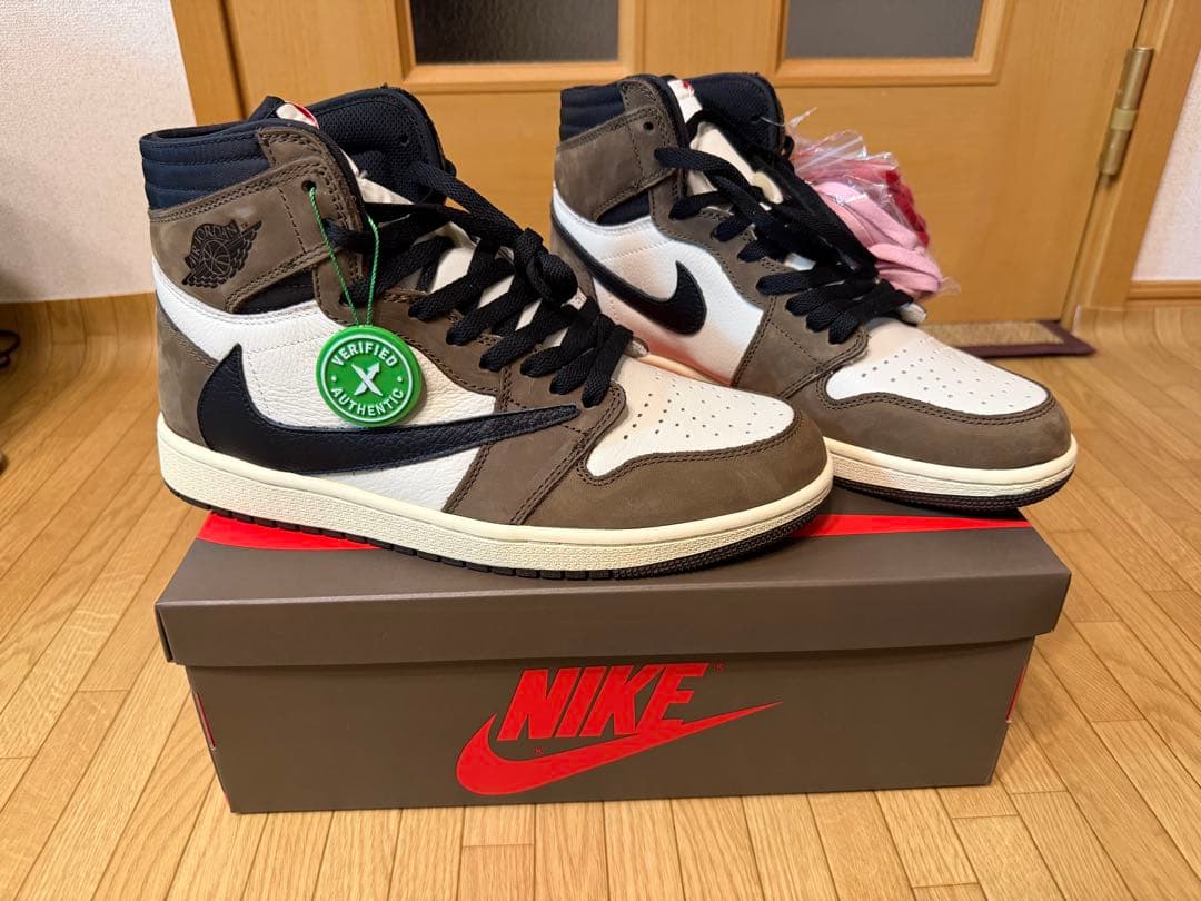 Travis Scott × Nike Air Jordan 1 ダークモカ