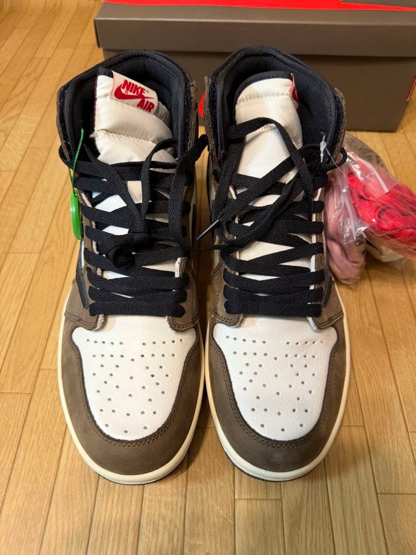 Travis Scott × Nike Air Jordan 1 ダークモカ