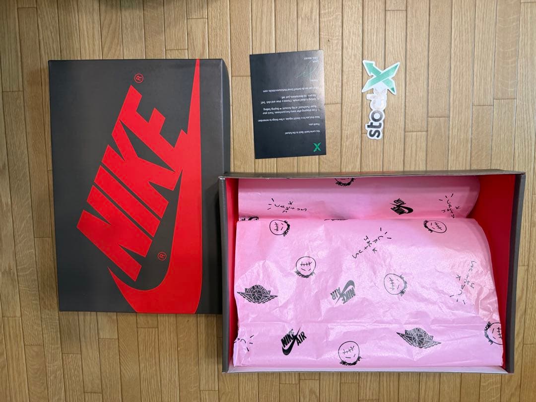 Travis Scott × Nike Air Jordan 1 ダークモカ