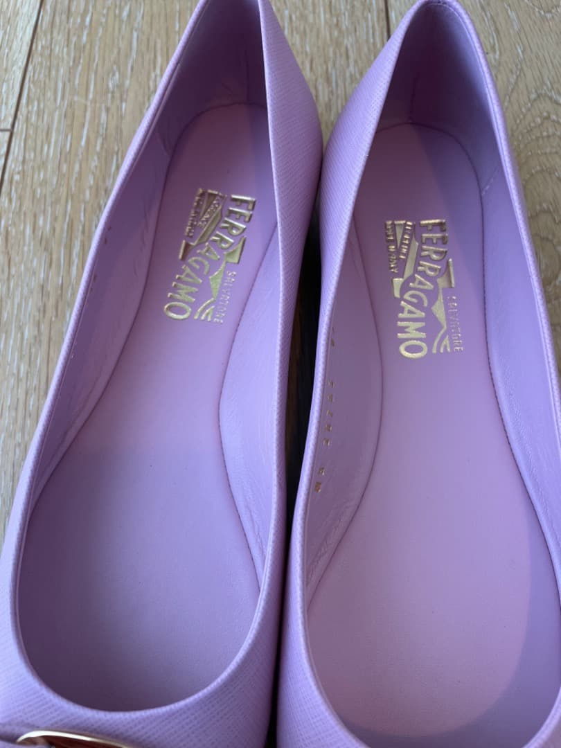 フェラガモ　パンプス　ピンク