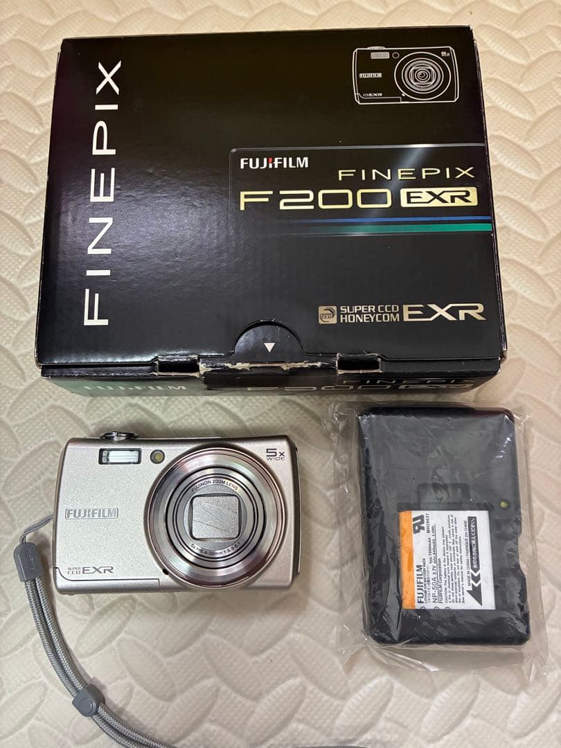 fujifilm&富士フイルム　f200exr デジタルカメラ