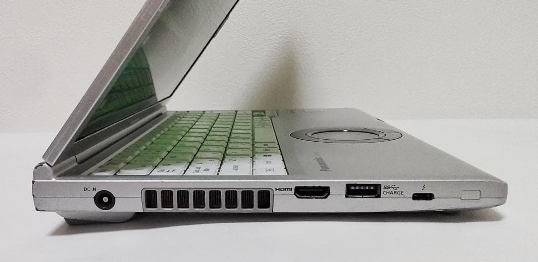 【外出先でも快適作業】Panasonic レッツノート CF-SV9