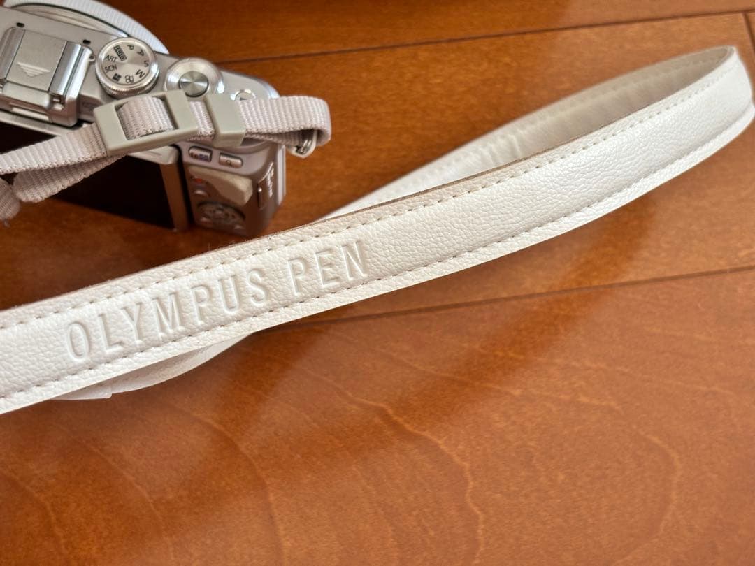 OLYMPUS オリンパス PEN E-PL8 ホワイト ミラーレス一眼カメラ