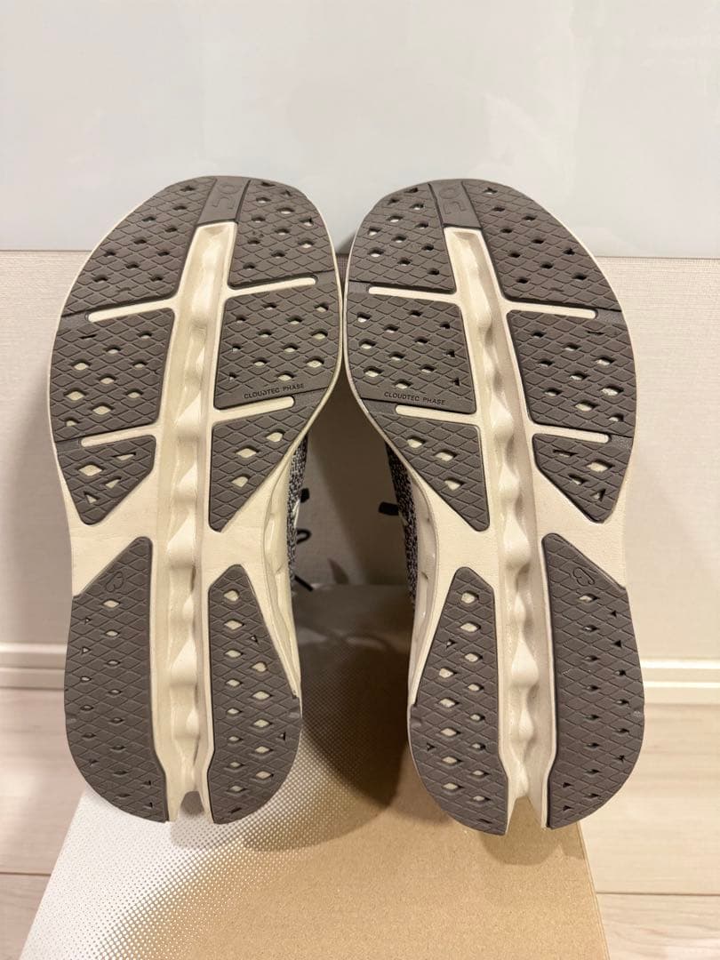 t*i様 On Cloudsurfer Max Asphalt/Ice US8