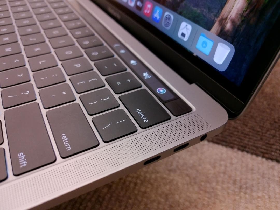 MacBook Pro 2018 A1989 i7 13㌅ バッテリー良好