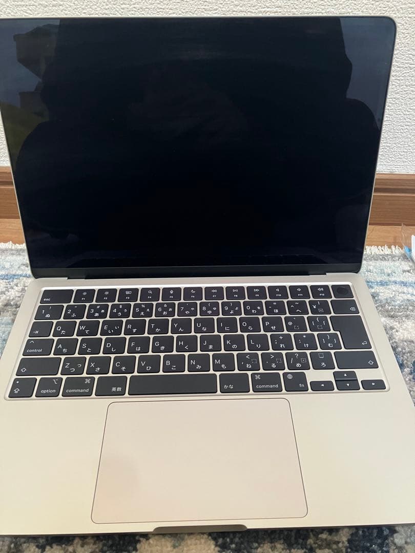 M2 13インチMacbookAir スターライト8GB充電回数5回