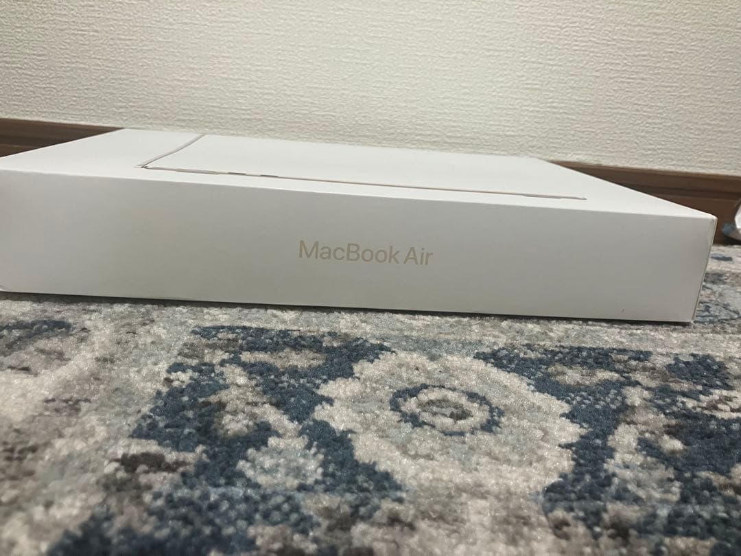 M2 13インチMacbookAir スターライト8GB充電回数5回
